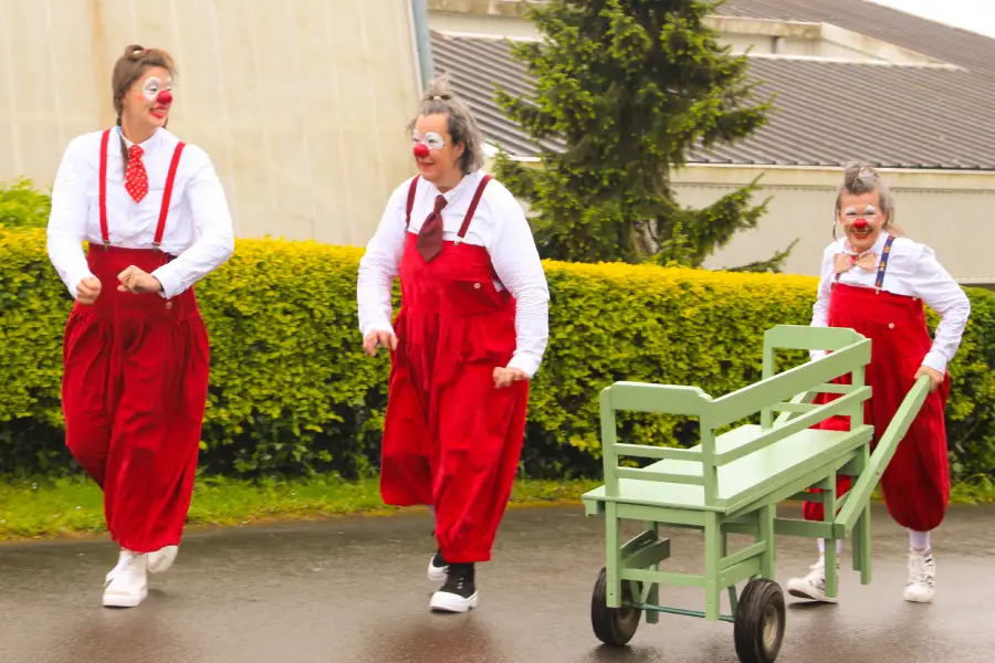 Déambulation Clown Banc Brouette Coeurennezveille